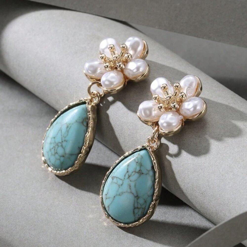 Turquoise Elegant Vintage Faux Pearl and Flower Earrings for women - Picture 5 of 5